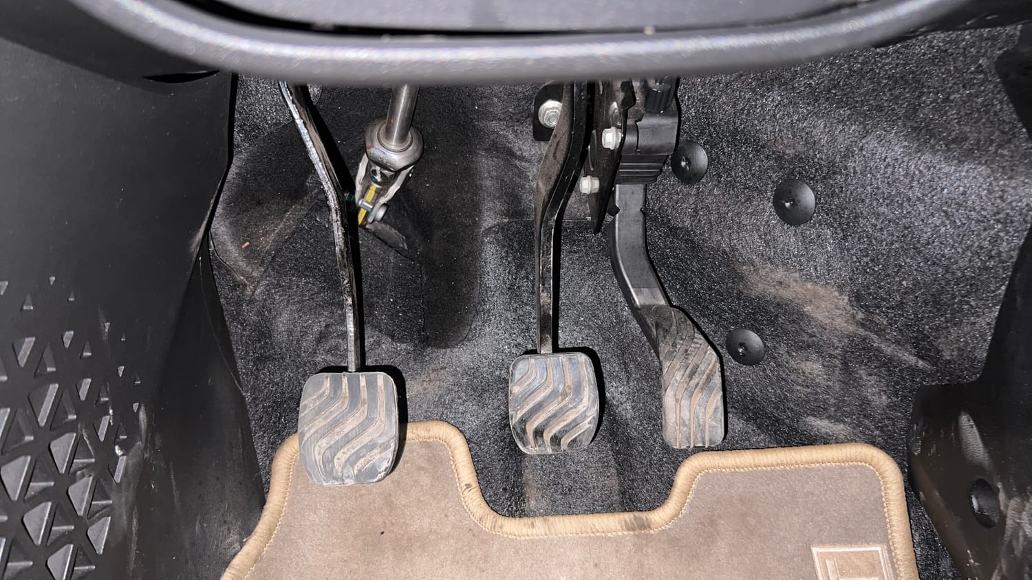 Used 2021 Renault Kiger RXT MT Petrol Manual interior PEDALS VIEW