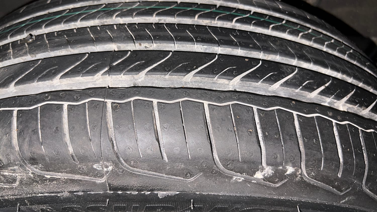 Used 2021 Renault Kiger RXT MT Petrol Manual tyres LEFT REAR TYRE TREAD VIEW