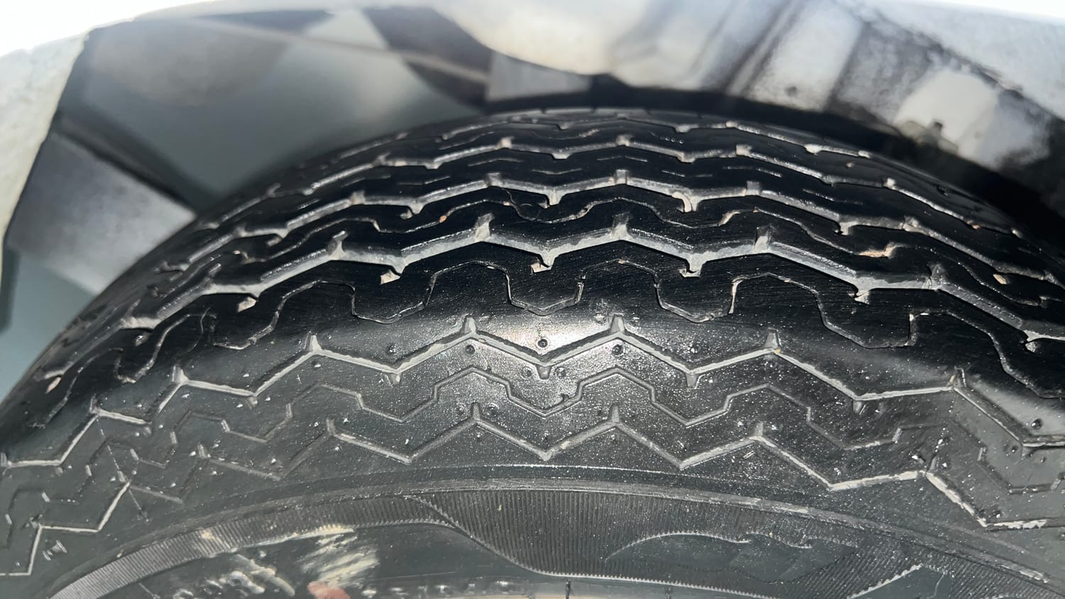 Used 2014 Hyundai Eon Era + Petrol Manual tyres LEFT REAR TYRE TREAD VIEW