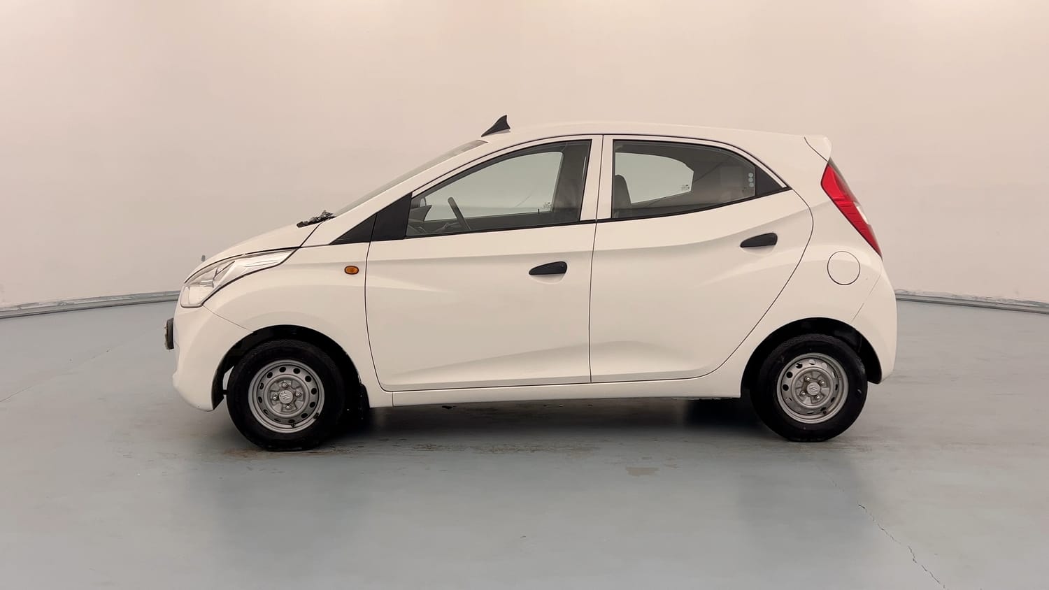 Used 2014 Hyundai Eon Era + Petrol Manual exterior LEFT SIDE VIEW