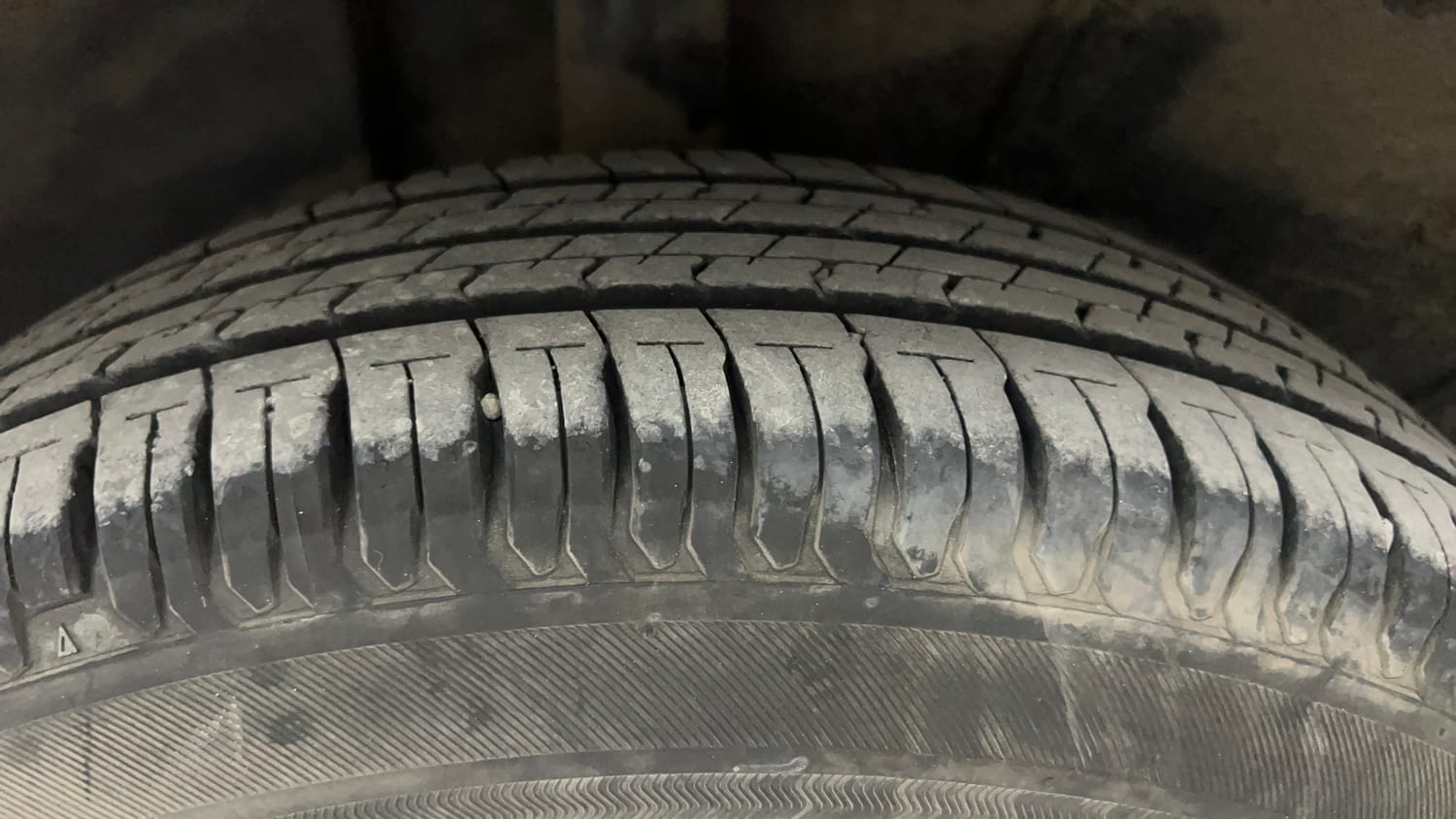 Used 2020 Tata Altroz XE Petrol Petrol Manual tyres RIGHT REAR TYRE TREAD VIEW