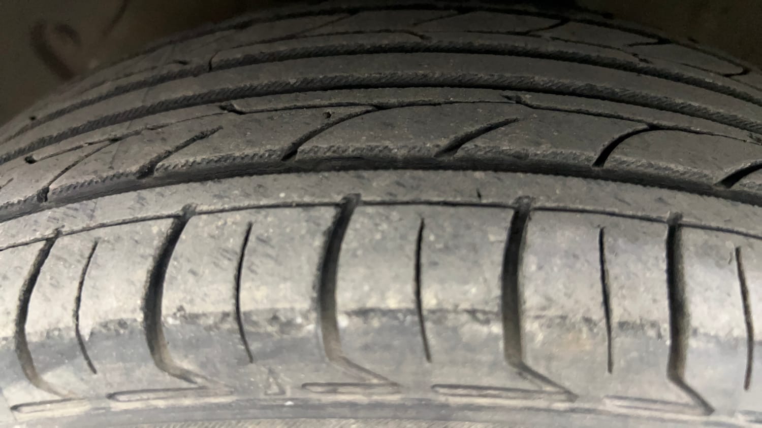 Used 2017 Hyundai Grand i10 Sportz (O) AT 1.2 Kappa VTVT Petrol Automatic tyres LEFT FRONT TYRE TREAD VIEW