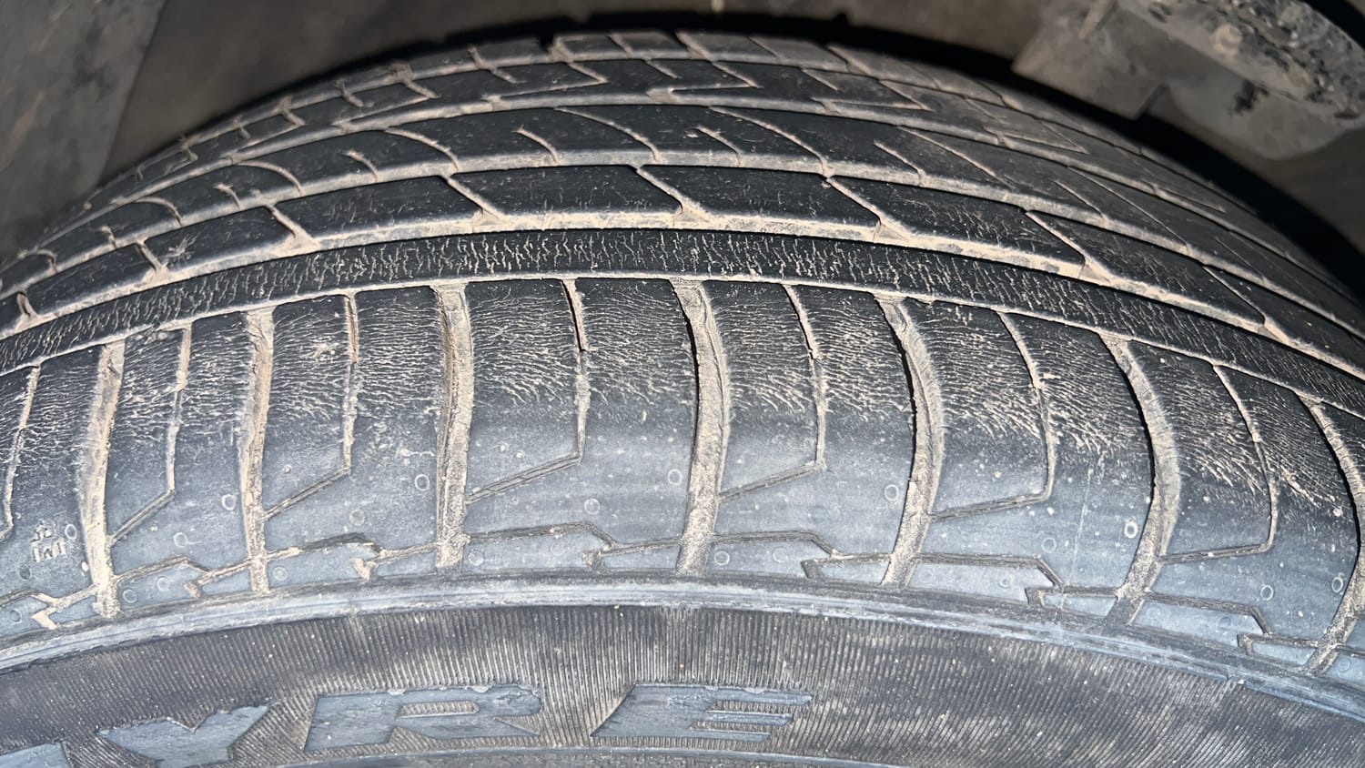 Used 2022 Kia Seltos GTX Plus 1.4 DCT Petrol Automatic tyres RIGHT FRONT TYRE TREAD VIEW