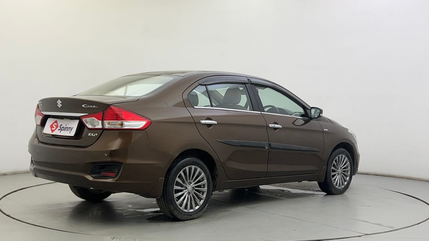 Used 2015 Maruti Suzuki Ciaz ZXI+ Petrol Manual exterior RIGHT REAR CORNER VIEW