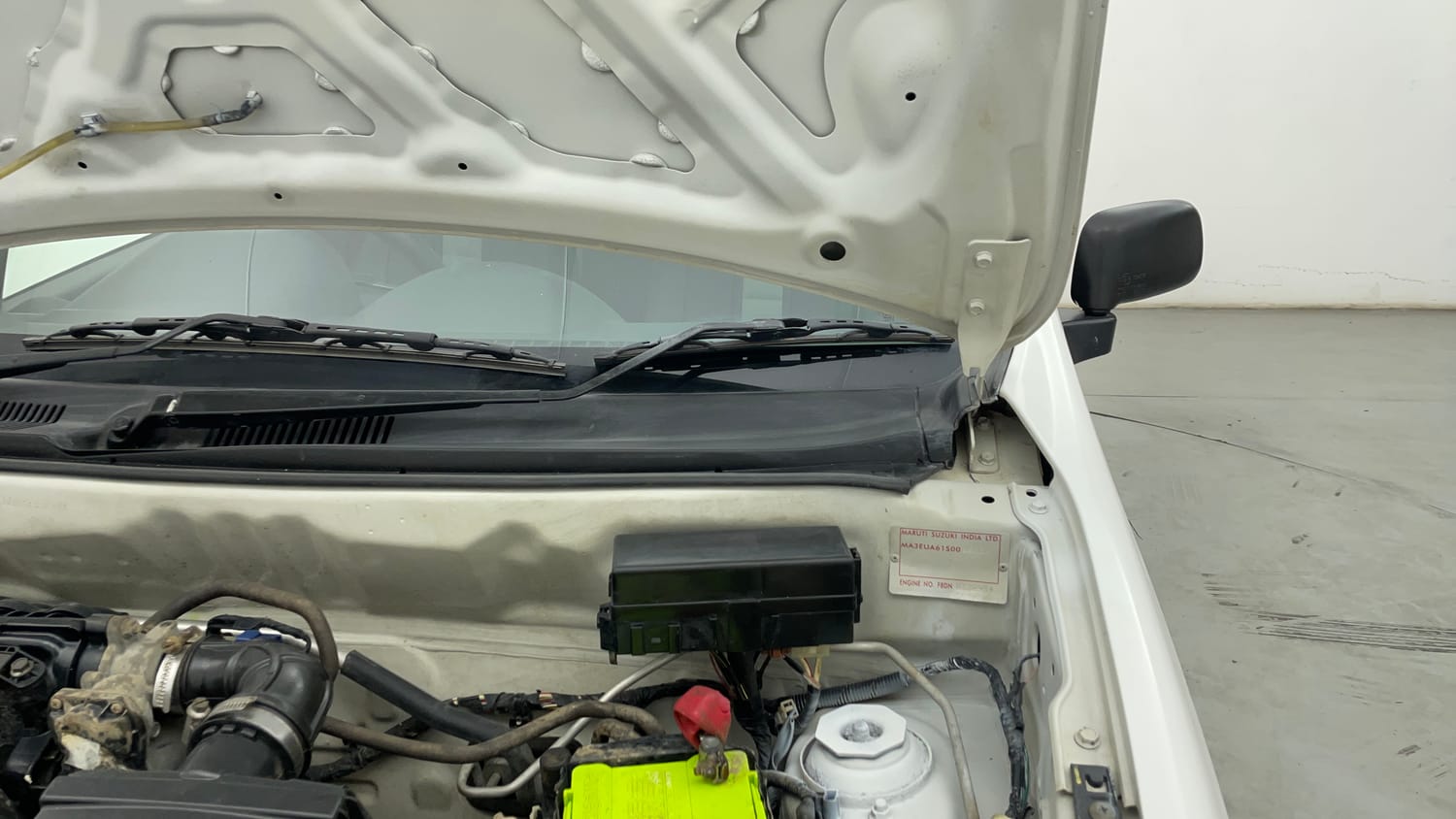 Used 2019 Maruti Suzuki Alto 800 LXi Petrol Manual engine ENGINE LEFT SIDE HINGE & APRON VIEW