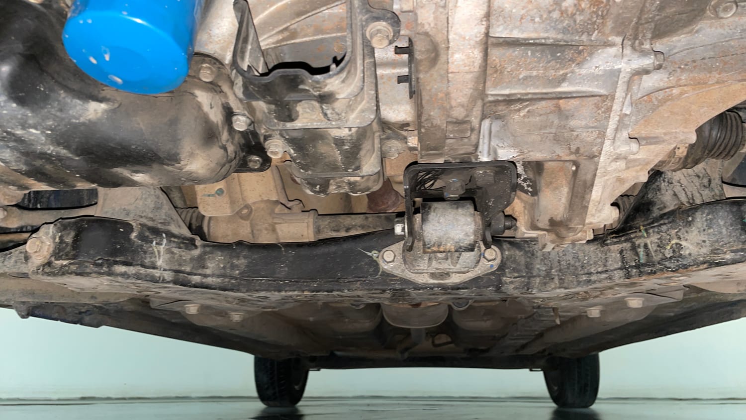 Used 2015 Hyundai Xcent SX 1.2 (O) Petrol Manual extra FRONT LEFT UNDERBODY VIEW