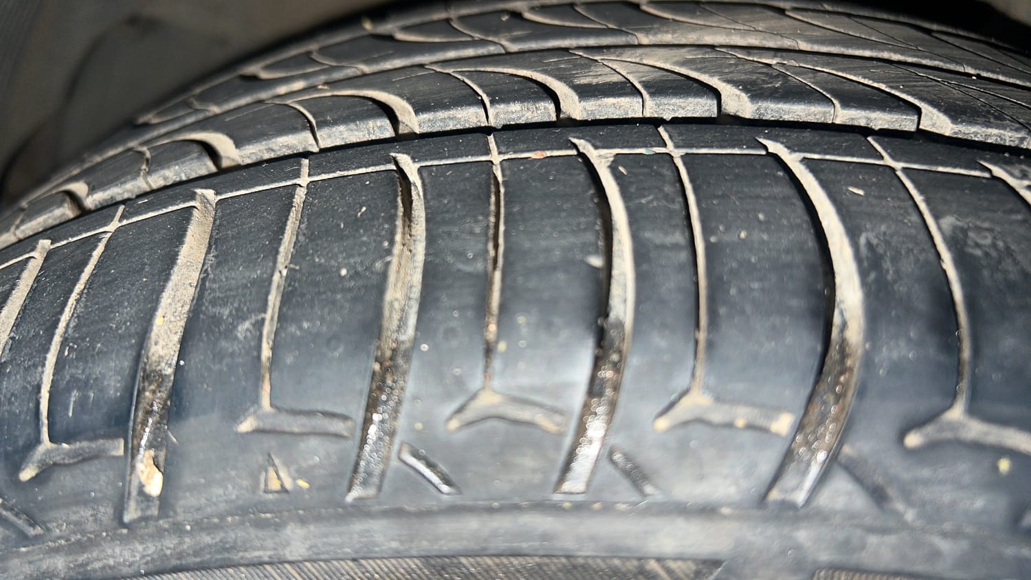 Used 2015 Hyundai Fluidic Verna 4S 1.6 VTVT S(O) Petrol Manual tyres LEFT FRONT TYRE TREAD VIEW