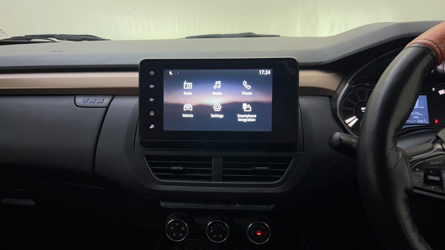 Used 2021 Renault Kiger RXT MT Petrol Manual top_features Touch screen infotainment system