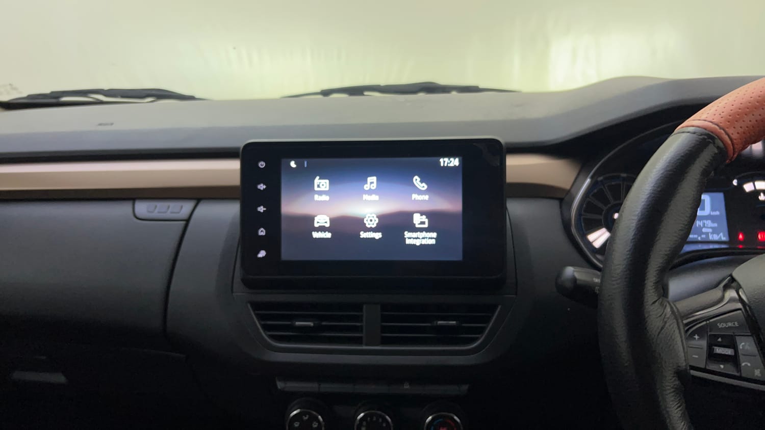Used 2021 Renault Kiger RXT MT Petrol Manual top_features Integrated (in-dash) music system