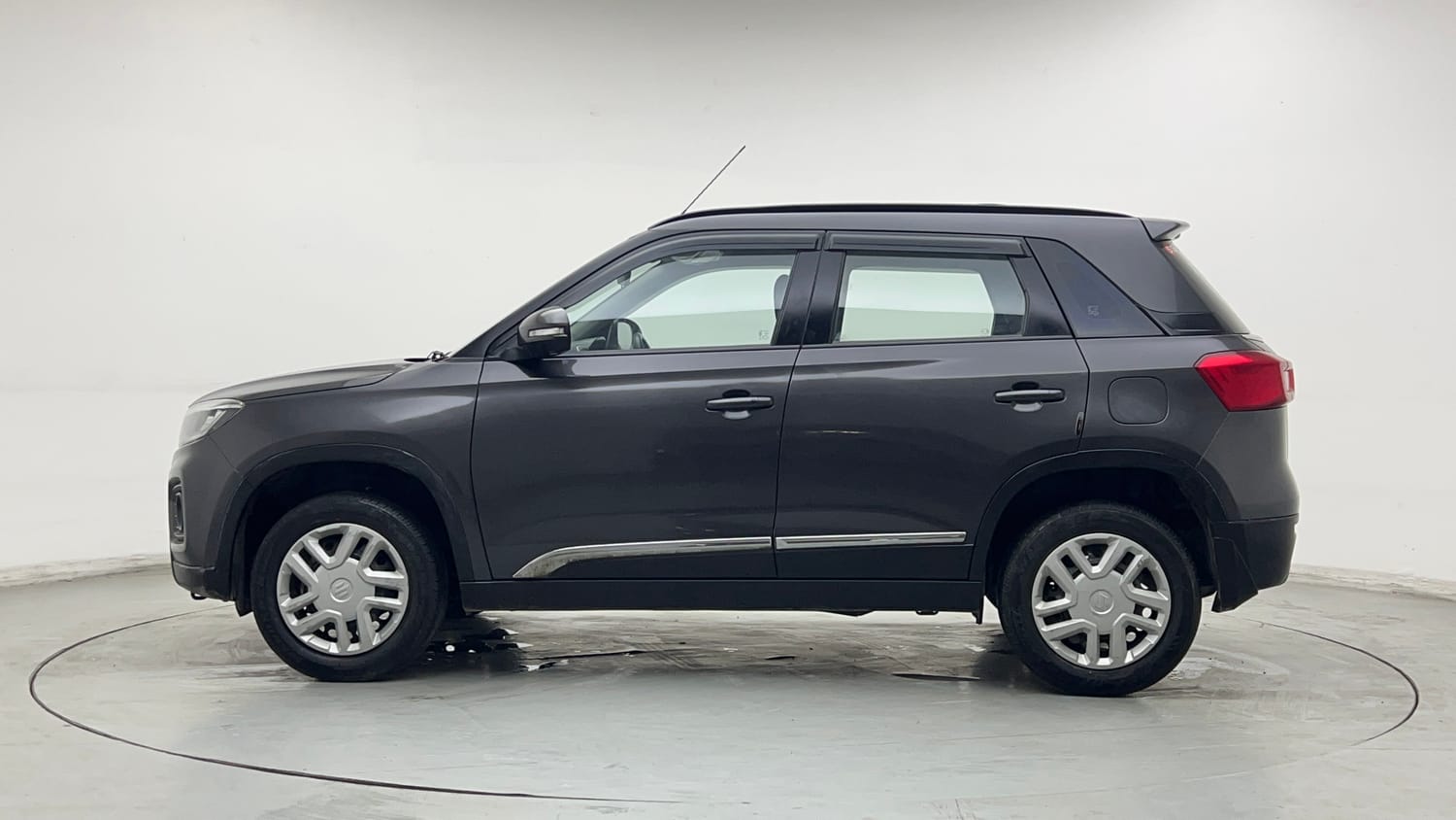 Used 2021 maruti-suzuki Vitara Brezza VXi Petrol Manual exterior LEFT SIDE VIEW