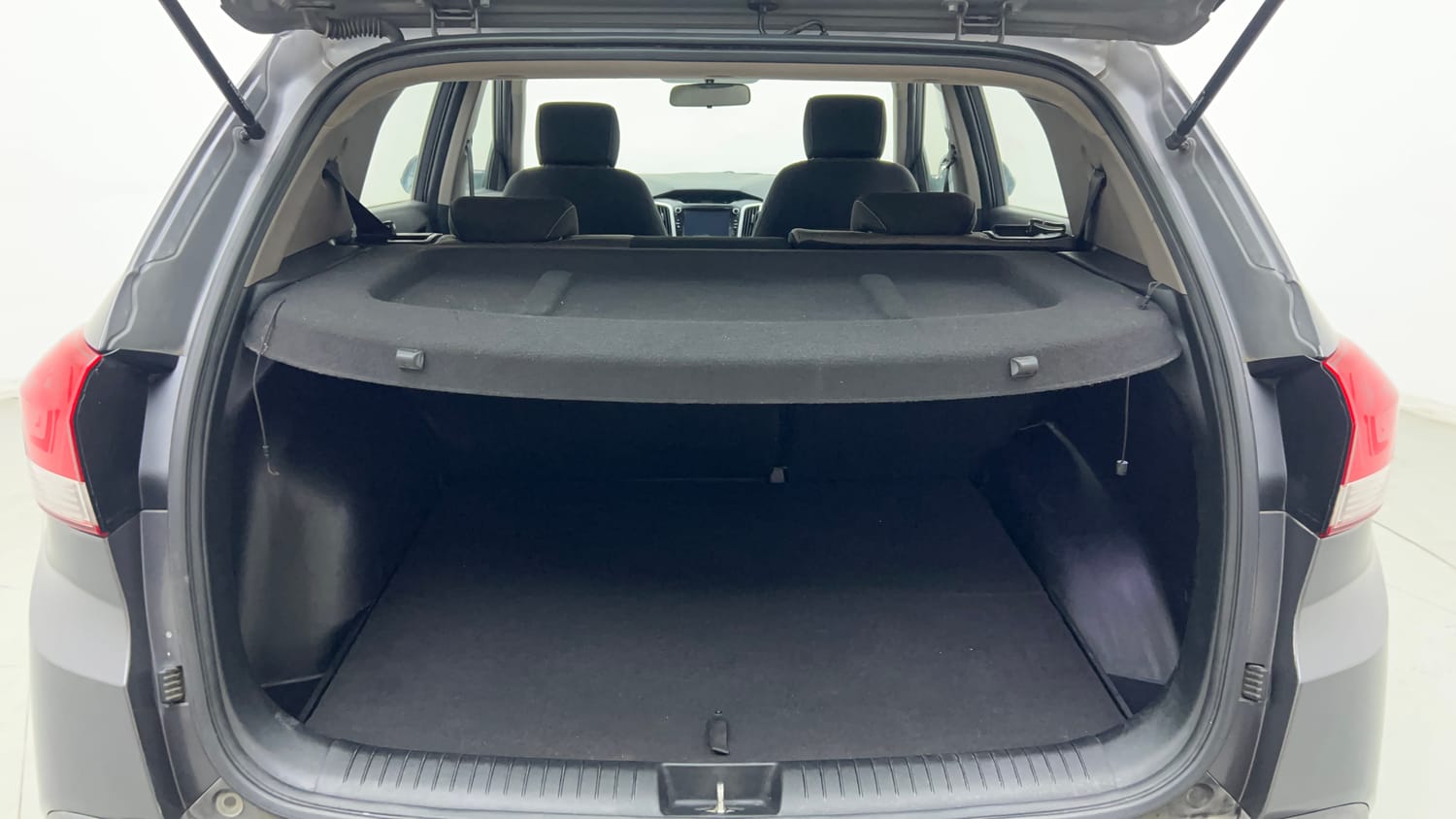 Used 2018 Hyundai Creta SX 1.6 AT CRDi Diesel Automatic interior DICKY INSIDE VIEW