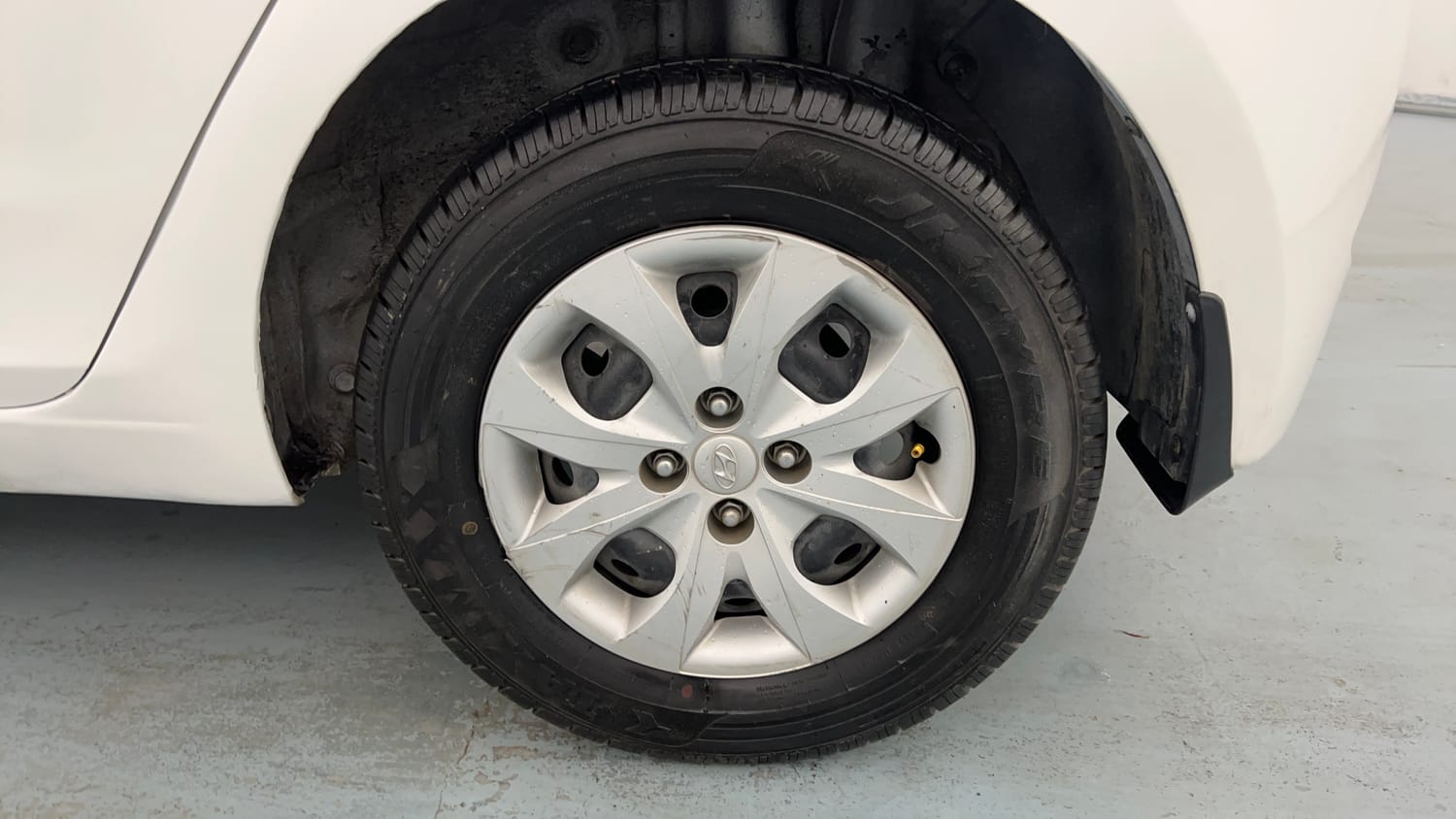 Used 2016 Hyundai Elite i20 Magna 1.2 Petrol Manual tyres LEFT REAR TYRE RIM VIEW