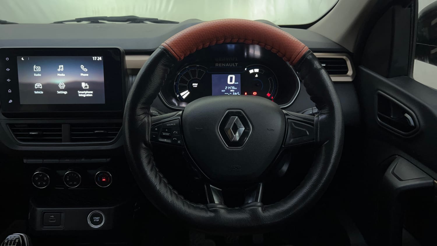 Used 2021 Renault Kiger RXT MT Petrol Manual interior STEERING VIEW
