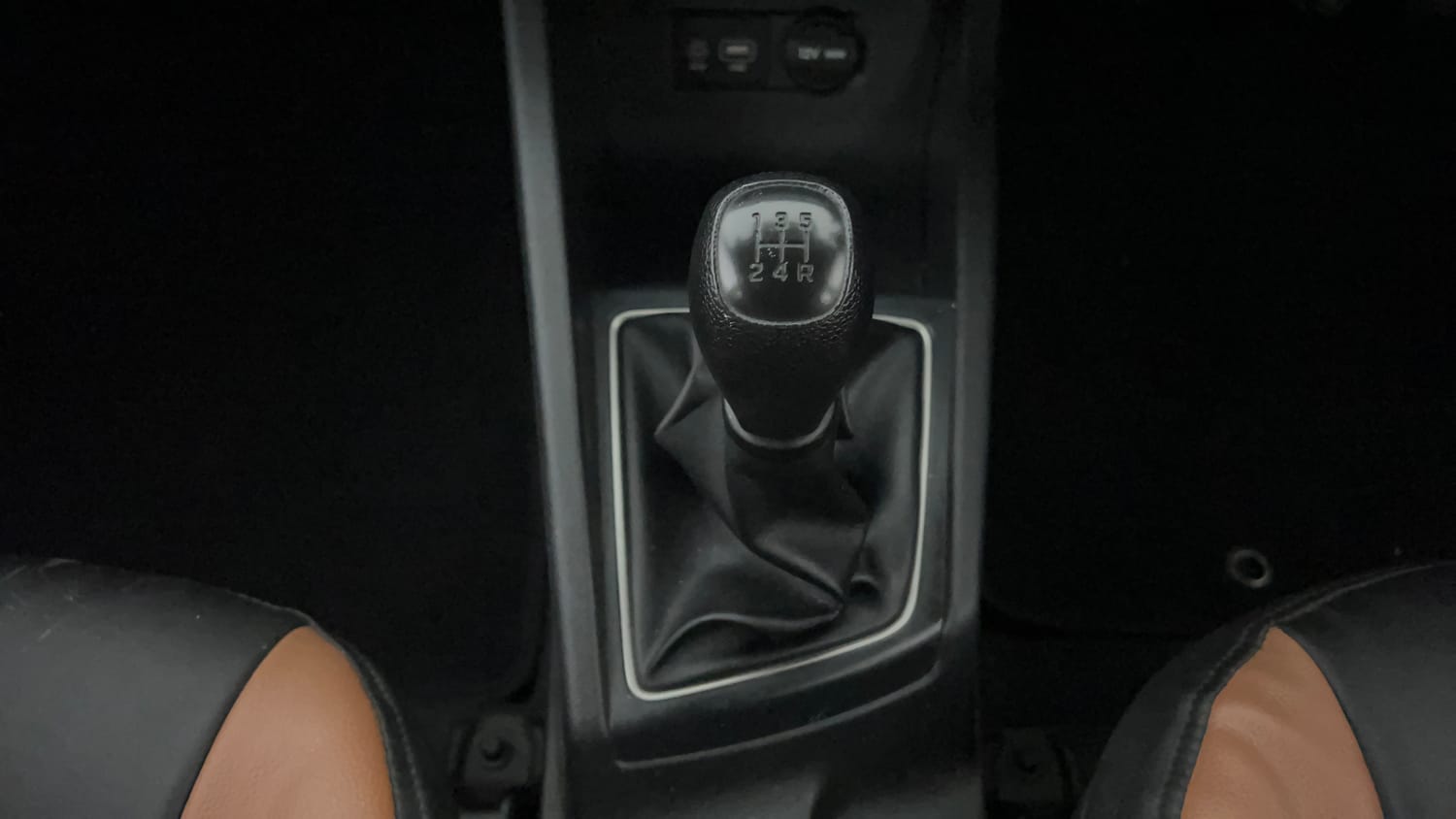 Used 2016 Hyundai Elite i20 Magna 1.2 Petrol Manual interior GEAR  KNOB VIEW