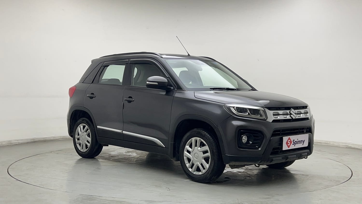 Used 2021 maruti-suzuki Vitara Brezza VXi Petrol Manual exterior RIGHT FRONT CORNER VIEW