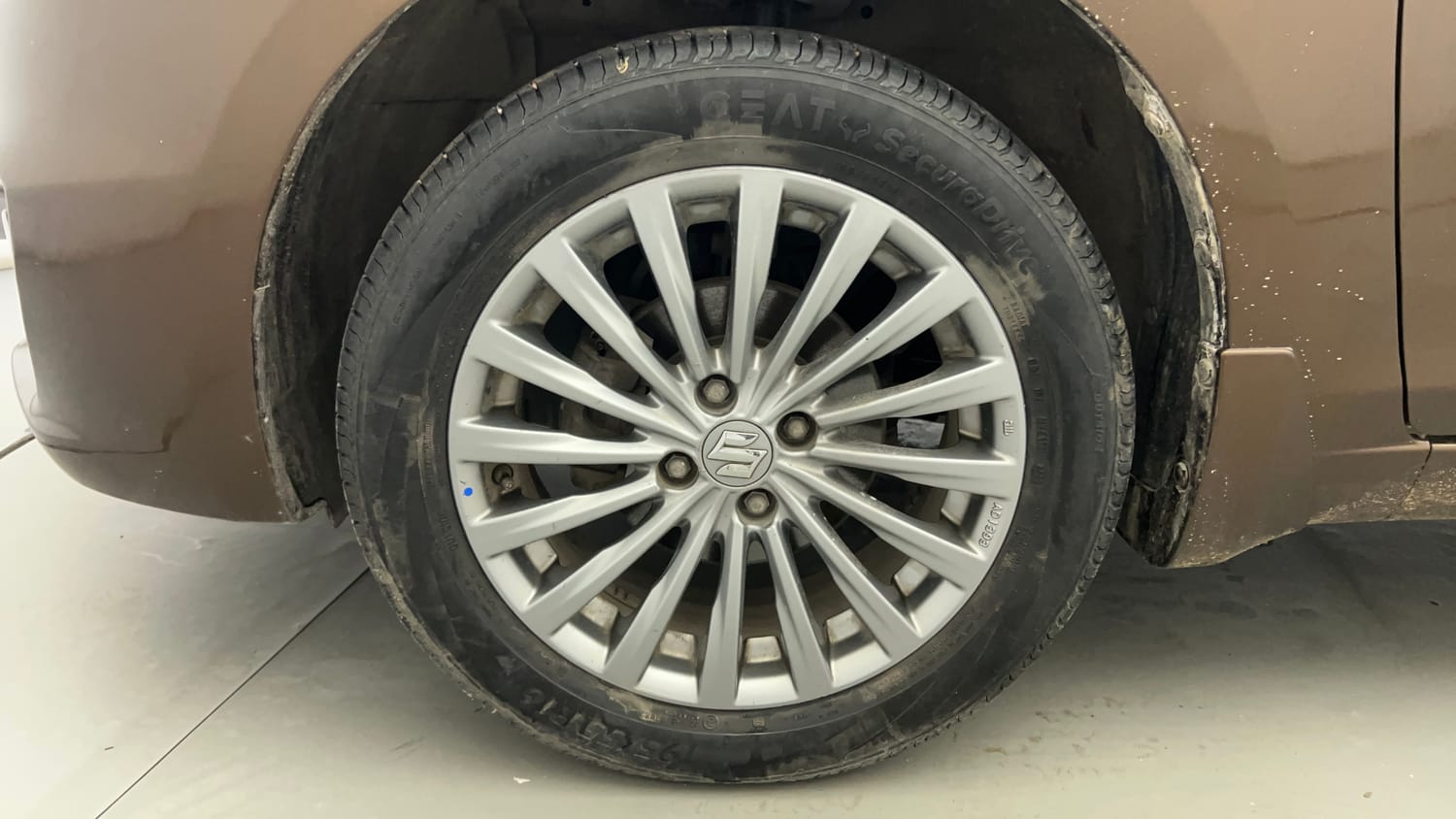 Used 2015 Maruti Suzuki Ciaz ZXI+ Petrol Manual tyres LEFT FRONT TYRE RIM VIEW