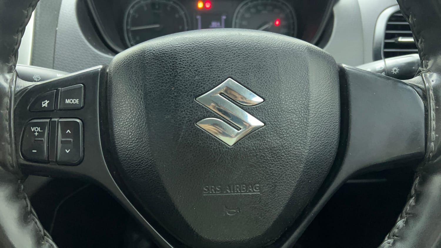 Used 2021 maruti-suzuki Vitara Brezza VXi Petrol Manual top_features Steering mounted controls