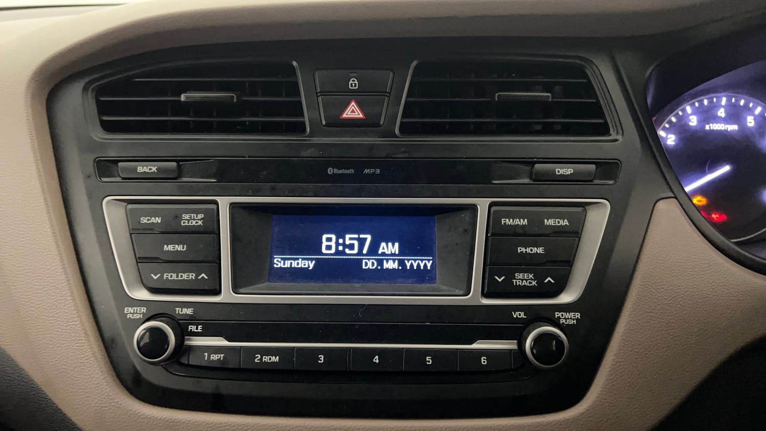 Used 2016 Hyundai Elite i20 Magna 1.2 Petrol Manual top_features Integrated (in-dash) music system