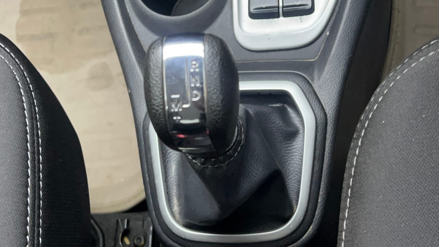 Used 2018 Datsun Redi-GO T(O) 1.0 AMT Petrol Automatic interior GEAR  KNOB VIEW