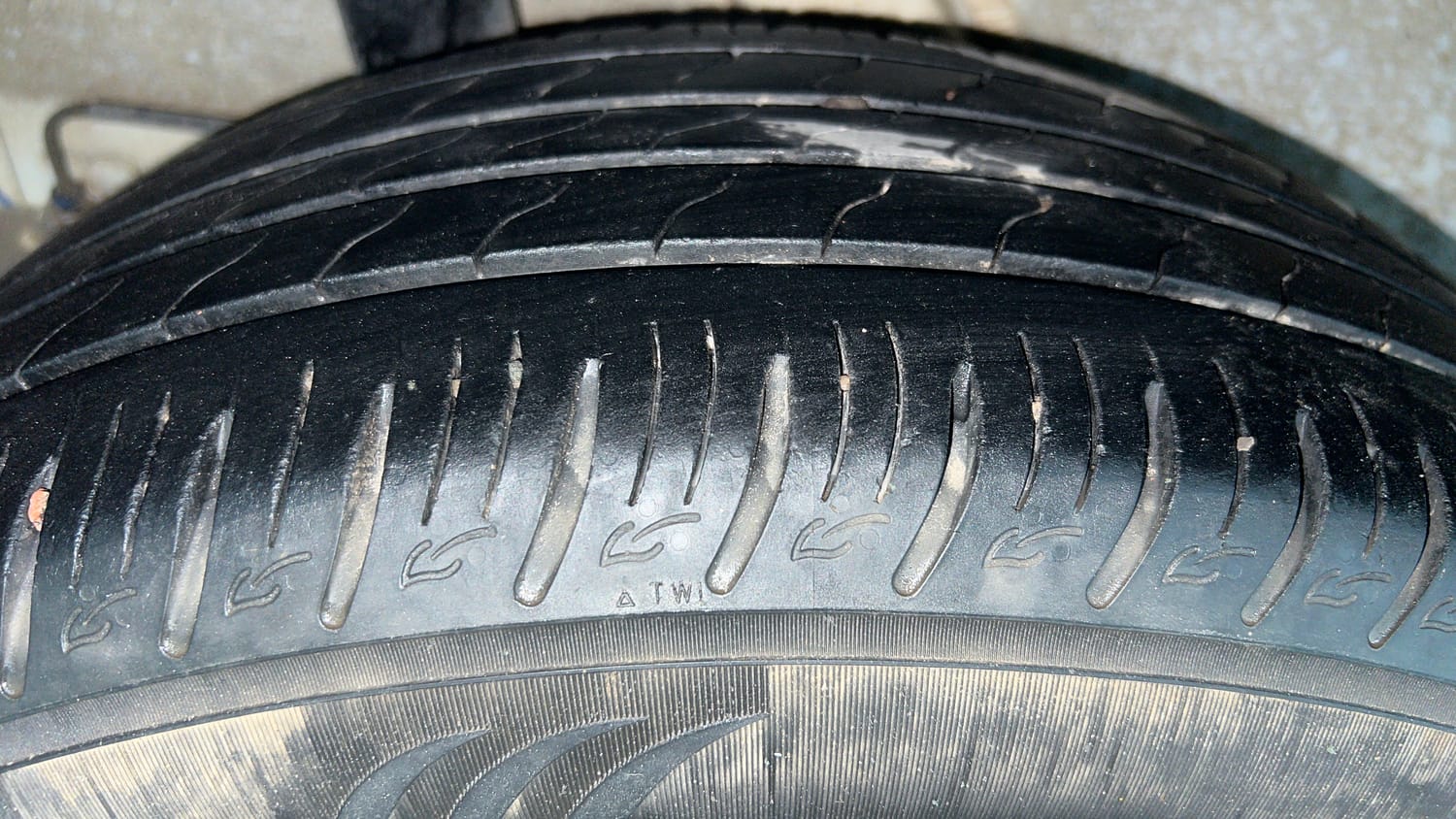 Used 2020 Hyundai Venue SX Plus 1.0 Turbo DCT Petrol Automatic tyres RIGHT REAR TYRE TREAD VIEW