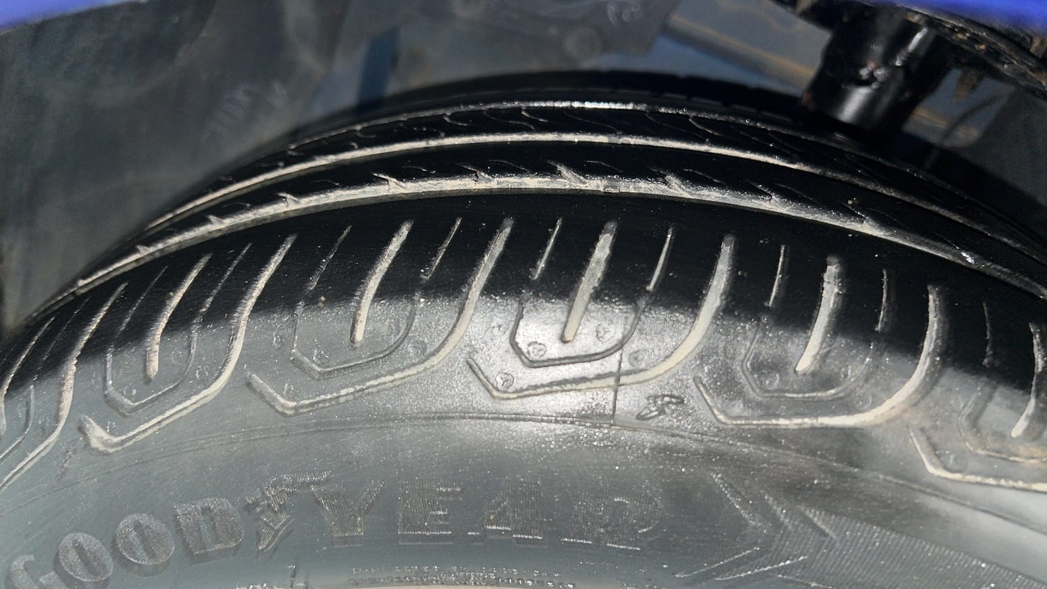 Used 2016 Ford Figo Trend 1.2 Ti-VCT Petrol Manual tyres LEFT FRONT TYRE TREAD VIEW