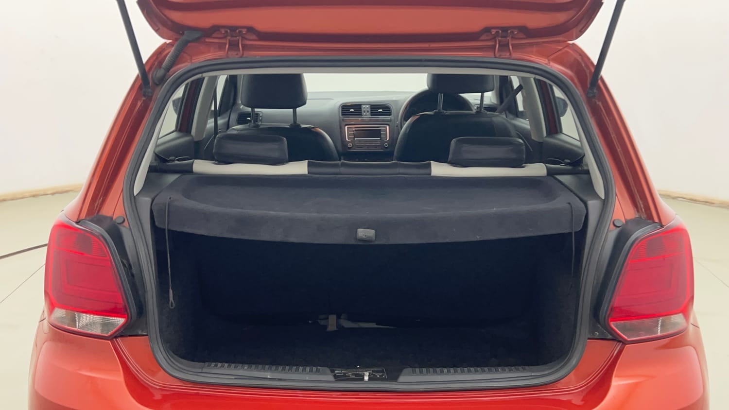 Used 2016 Volkswagen Polo Comfortline 1.2L (P) Petrol Manual interior DICKY INSIDE VIEW