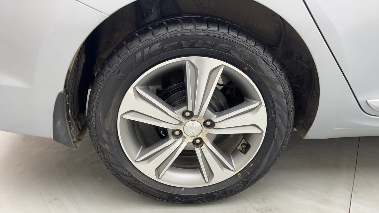 Used 2019 Hyundai Verna SX (O) 1.6 VTVT AT Petrol Automatic tyres RIGHT REAR TYRE RIM VIEW