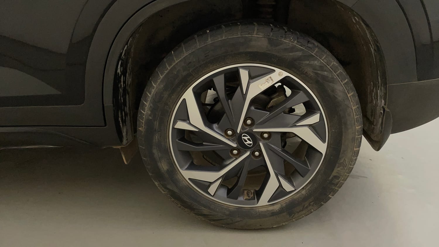 Used 2022 Hyundai Creta SX (O) 1.4 Turbo 7 DCT Petrol Automatic tyres LEFT REAR TYRE RIM VIEW