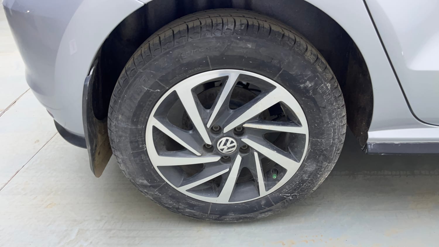 Used 2020 Volkswagen Polo Comfortline 1.0L (P) Petrol Manual tyres RIGHT REAR TYRE RIM VIEW
