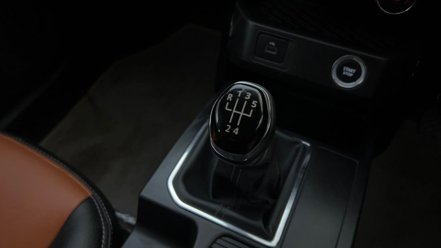 Used 2021 Renault Kiger RXT MT Petrol Manual interior GEAR  KNOB VIEW