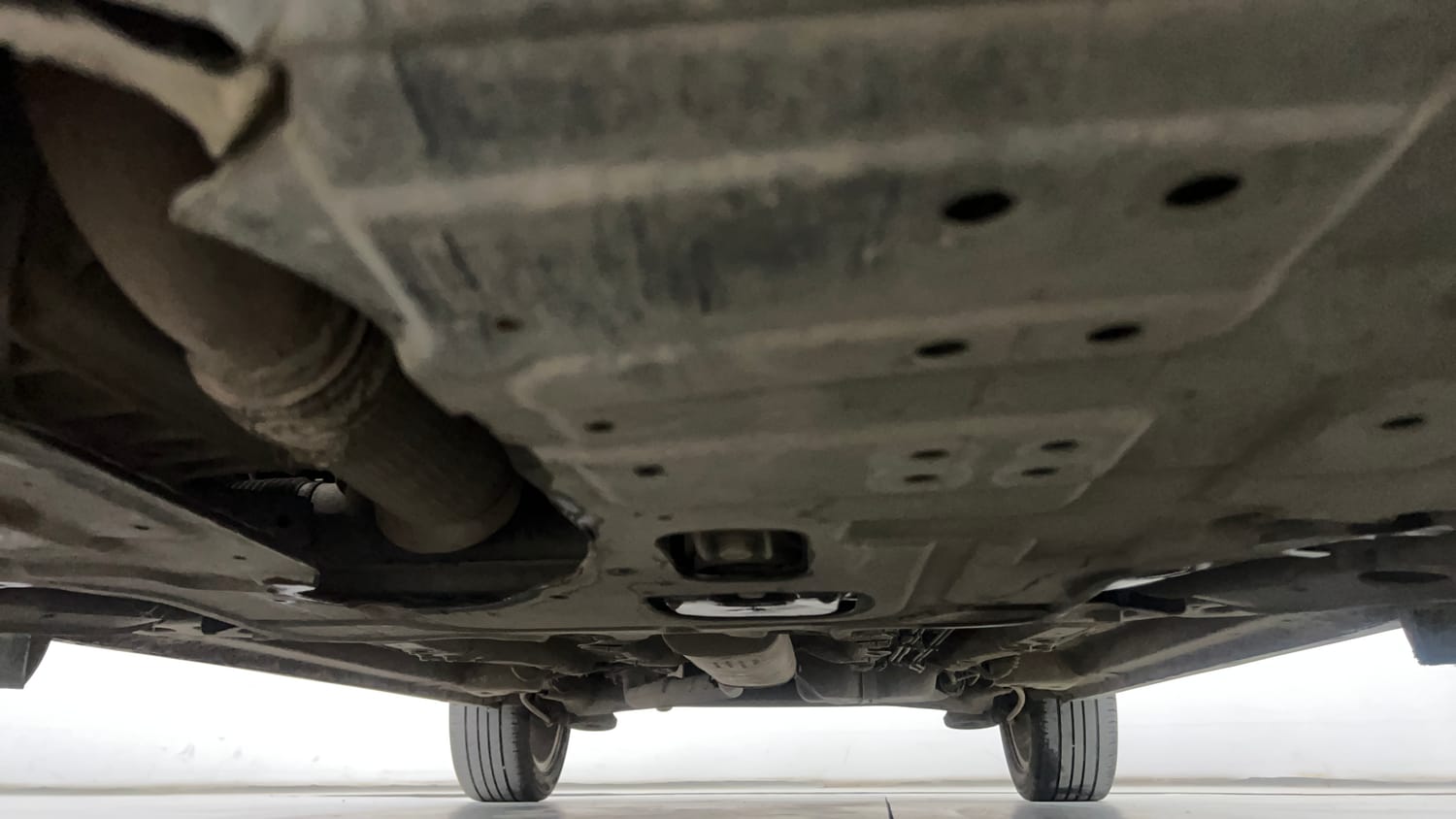 Used 2022 Mahindra XUV 300 W8 (O) 1.2 Petrol Petrol Manual extra FRONT LEFT UNDERBODY VIEW