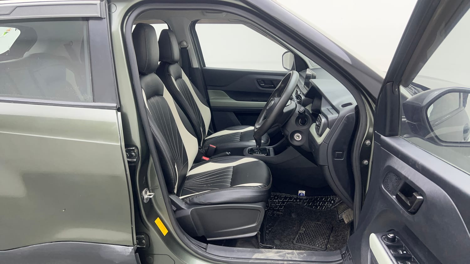 Used 2023 Tata Punch Camo Adventure Rhythm AMT Petrol Automatic interior RIGHT SIDE FRONT DOOR CABIN VIEW