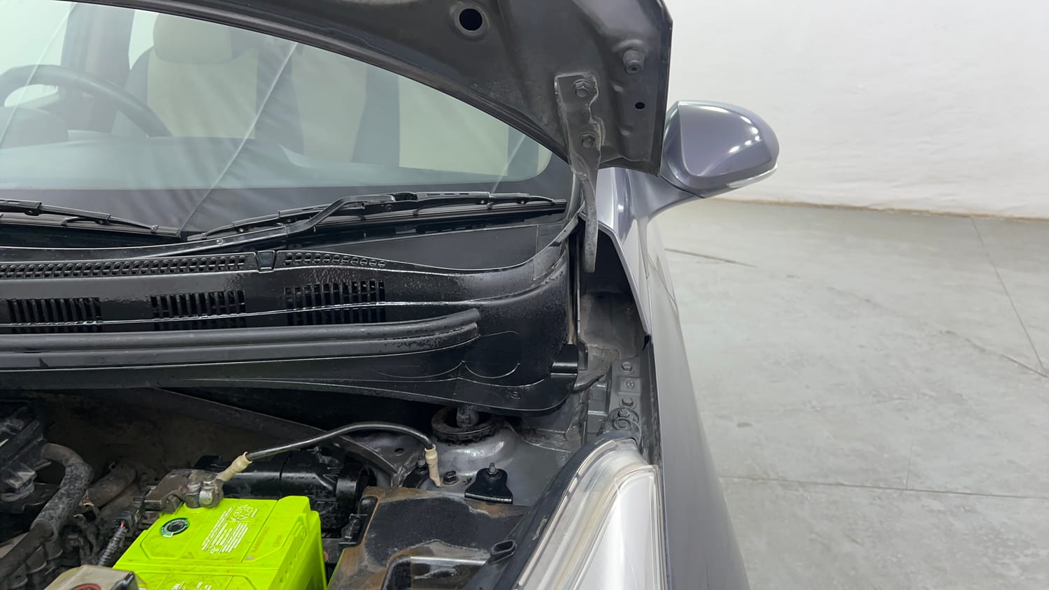 Used 2017 Hyundai Grand i10 Sportz (O) AT 1.2 Kappa VTVT Petrol Automatic engine ENGINE LEFT SIDE HINGE & APRON VIEW