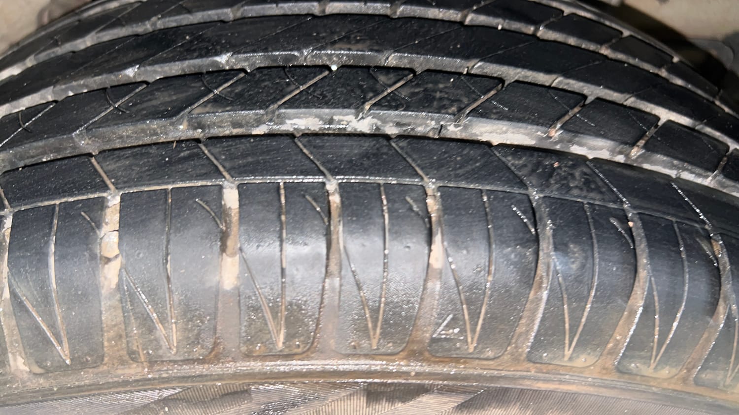 Used 2020 Hyundai Venue SX 1.0 Turbo Petrol Manual tyres LEFT REAR TYRE TREAD VIEW