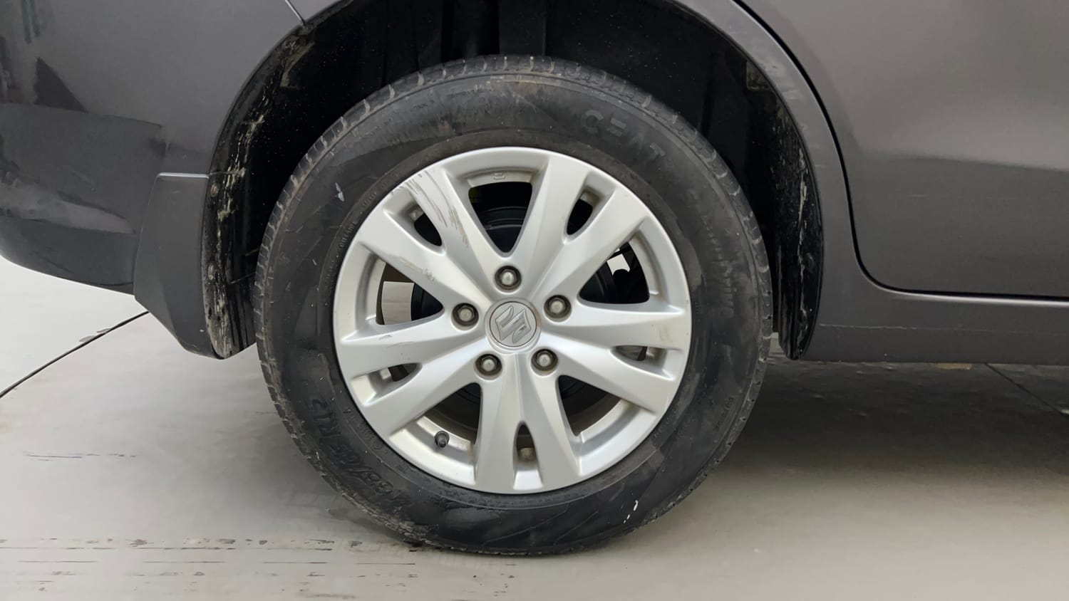 Used 2017 Maruti Suzuki Ertiga ZXI+ Petrol Manual tyres RIGHT REAR TYRE RIM VIEW