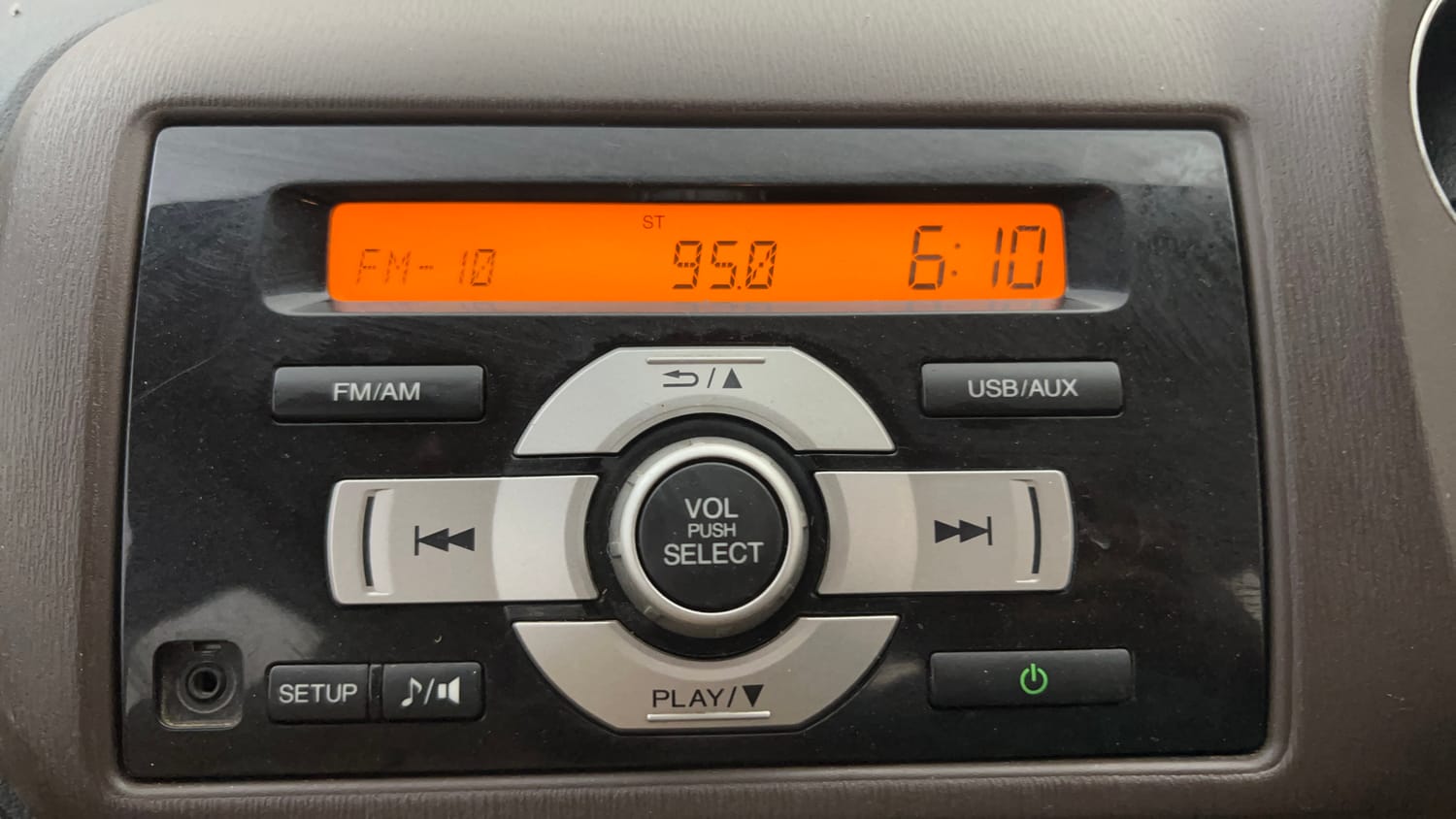 Used 2013 Honda Brio S MT Petrol Manual top_features Integrated (in-dash) music system