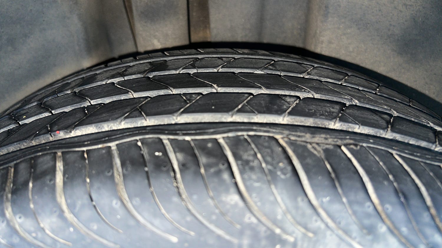 Used 2022 Volkswagen Taigun Topline 1.0 TSI MT Petrol Manual tyres RIGHT REAR TYRE TREAD VIEW