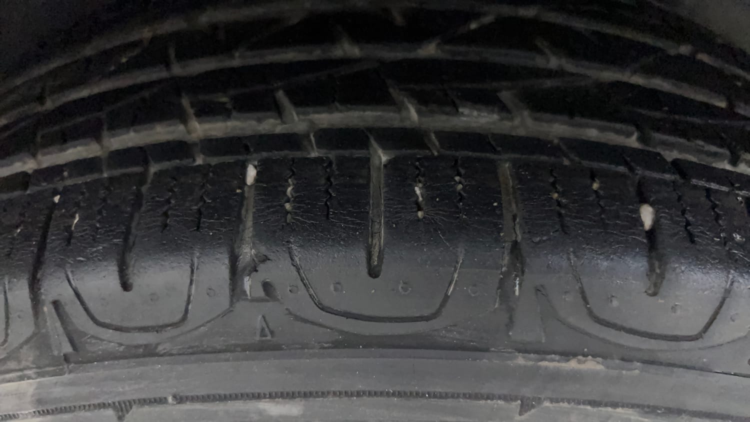 Used 2018 Jeep Compass Limited 1.4 Petrol AT Petrol Automatic tyres LEFT REAR TYRE TREAD VIEW