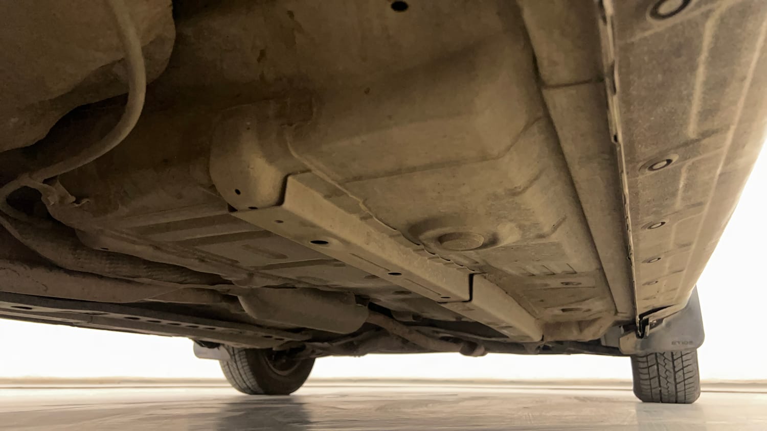 Used 2013 Toyota Etios Liva G Petrol Manual extra REAR RIGHT UNDERBODY VIEW