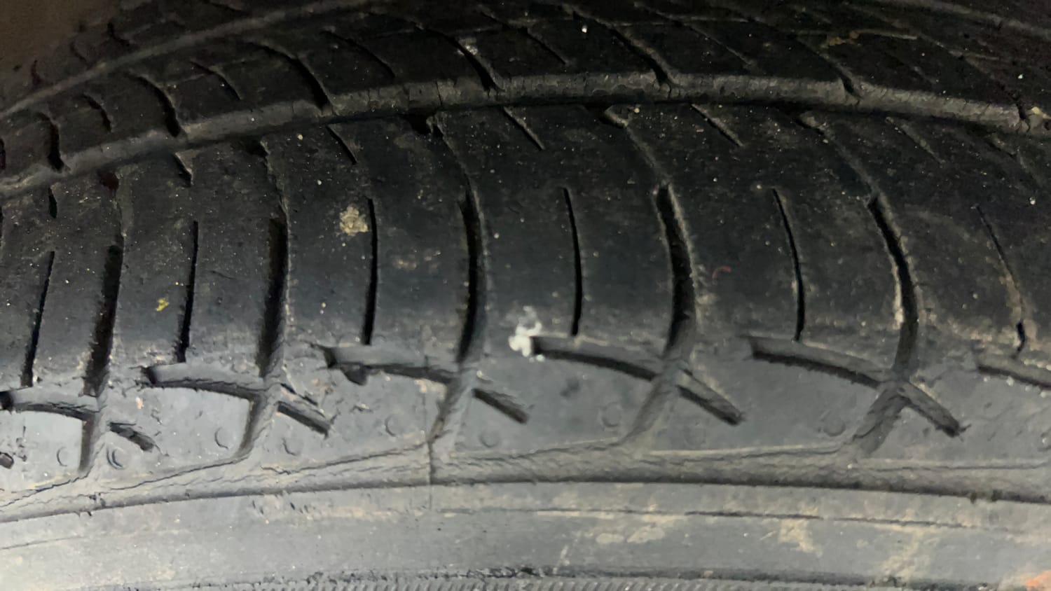 Used 2019 Volkswagen Ameo Comfortline 1.0L (P) Petrol Manual tyres RIGHT FRONT TYRE TREAD VIEW