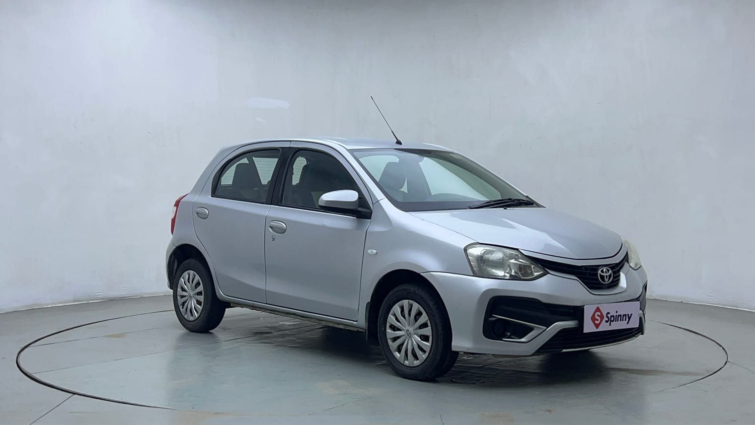 Used 2016 Toyota Etios Liva VD Diesel Manual exterior RIGHT FRONT CORNER VIEW