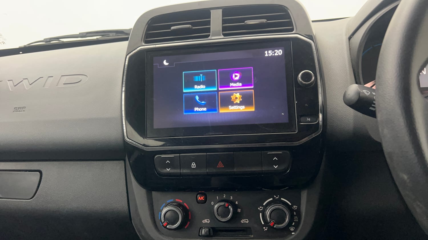 Used 2022 Renault Kwid RXT 1.0 AMT (O) Petrol Automatic interior MUSIC SYSTEM & AC CONTROL VIEW