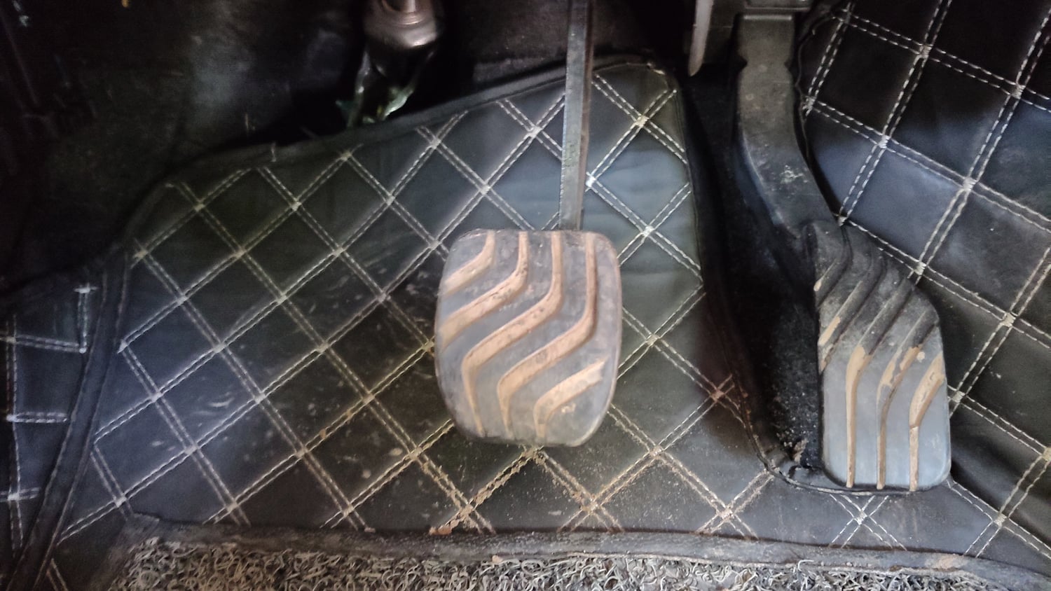 Used 2024 Renault Kwid CLIMBER 1.0 AMT Dual Tone Petrol Automatic interior PEDALS VIEW