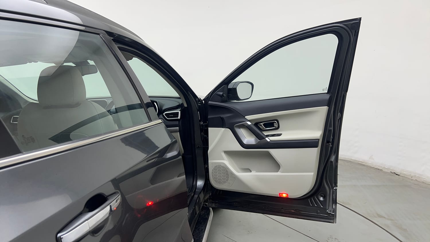 Used 2022 Tata Safari XZA Plus Diesel Automatic interior RIGHT FRONT DOOR OPEN VIEW