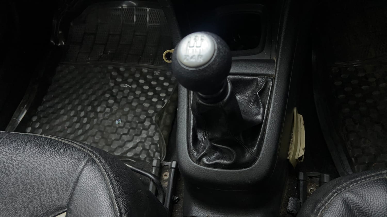 Used 2017 Maruti Suzuki Swift Lxi (O) Petrol Manual interior GEAR  KNOB VIEW