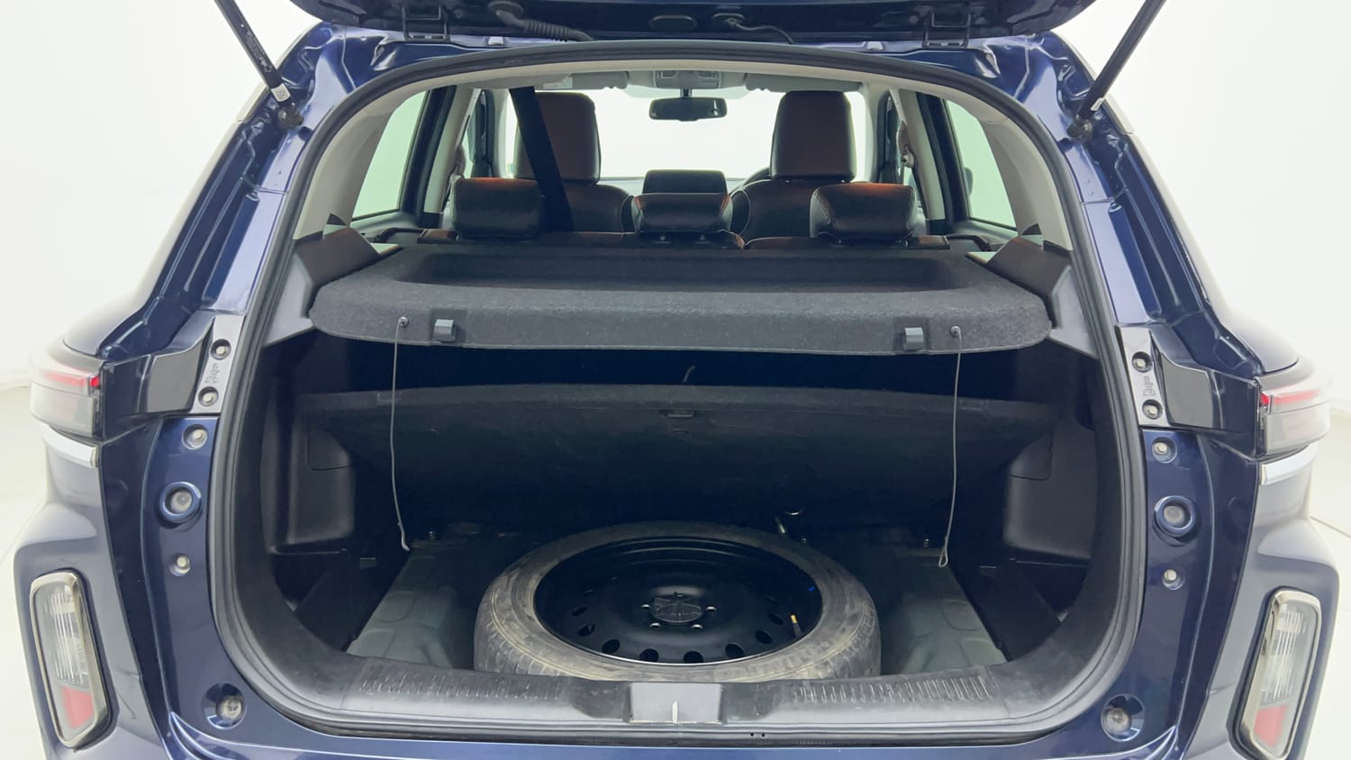 Used 2023 Maruti Suzuki Grand Vitara Zeta Smart Hybrid AT Petrol Automatic interior DICKY INSIDE VIEW