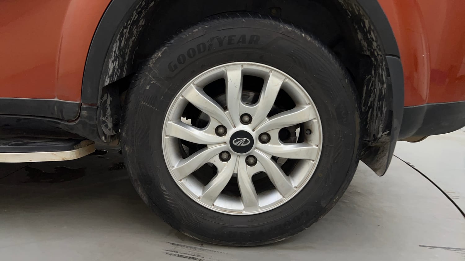Used 2015 Mahindra XUV500 W10 Diesel Manual tyres LEFT REAR TYRE RIM VIEW