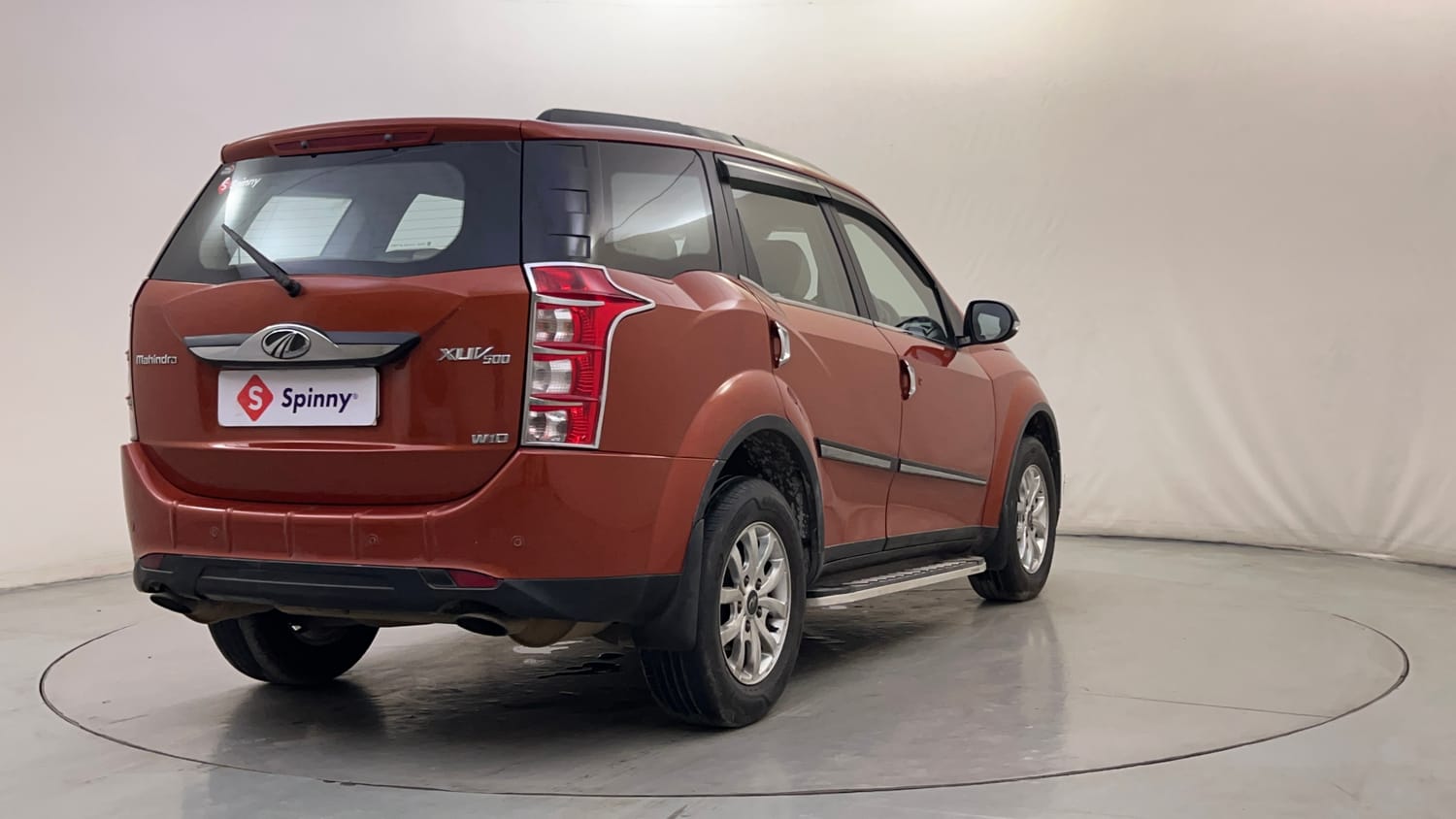 Used 2015 Mahindra XUV500 W10 Diesel Manual exterior RIGHT REAR CORNER VIEW