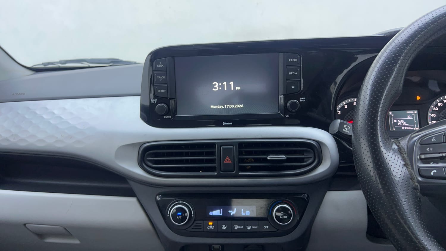 Used 2017 Maruti Suzuki Ertiga VXI CNG Cng Manual interior MUSIC SYSTEM & AC CONTROL VIEW