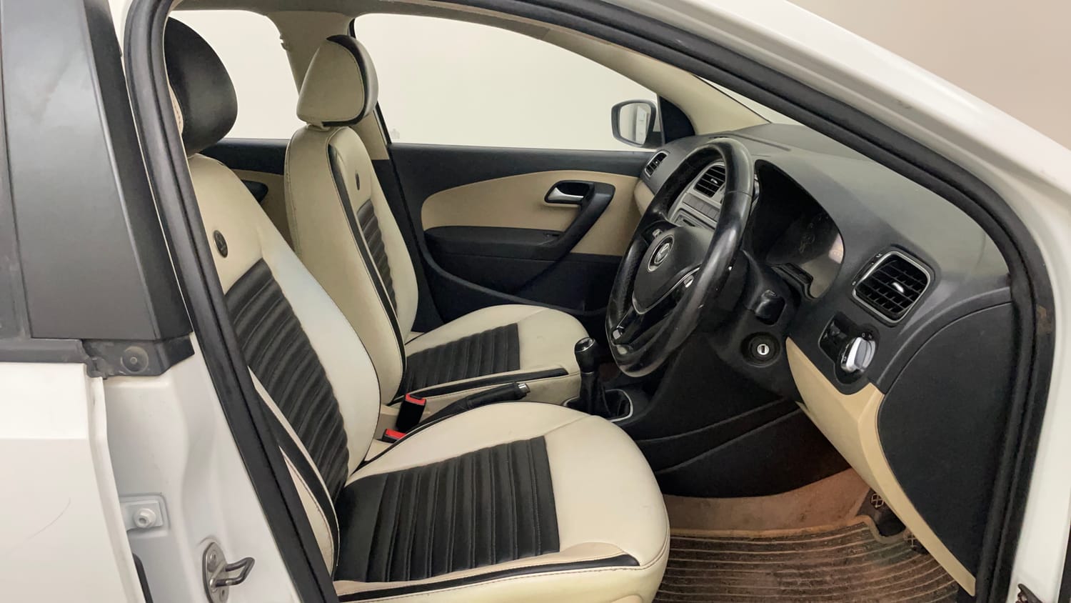 Used 2015 Volkswagen Polo Highline1.2L (P) Petrol Manual interior RIGHT SIDE FRONT DOOR CABIN VIEW